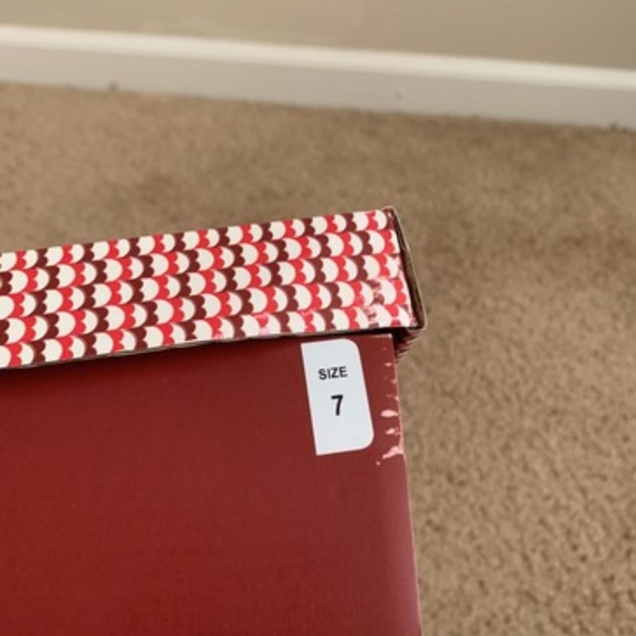 Dressbarn - Picture 7 of 8